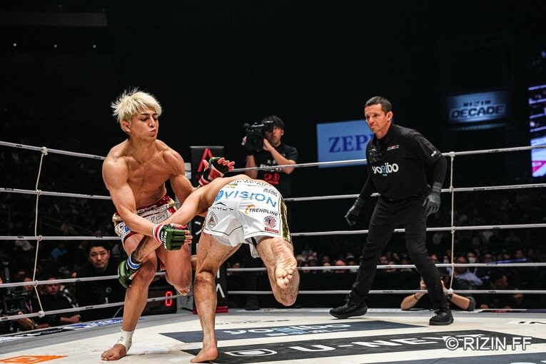 鈴木千裕vs.クレベル・コイケ　©RIZIN FF