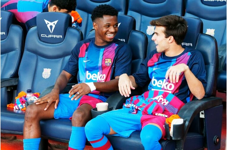 「PSGメッシ」の初得点と“FKの壁で寝転び”、ネイマールとの友情を撮った… 18歳のバルサ新10番ファティも復活〈激写〉(5)