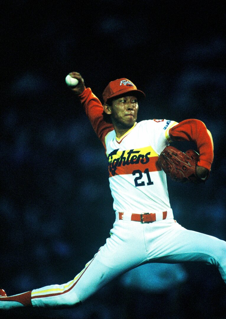 ルーキーシーズンの西崎。180cmで体重は60kg台という細身だった　©Hatsuhiko Okada