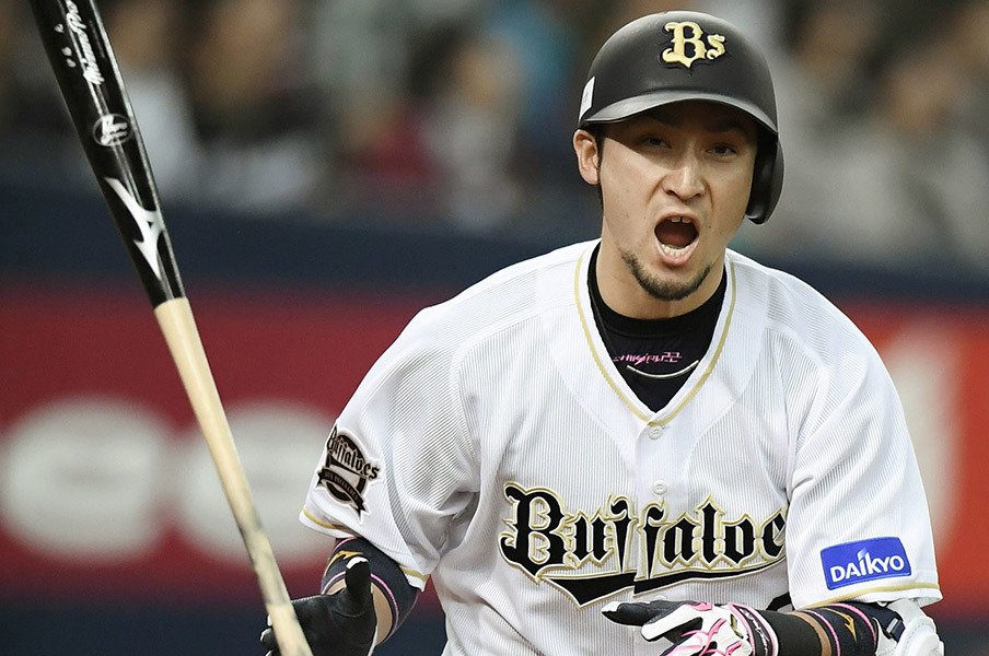 イチローも打席で意識する“利き目”。オリ伊藤光の目に起こった変化とは。<Number Web> photograph by Kyodo News