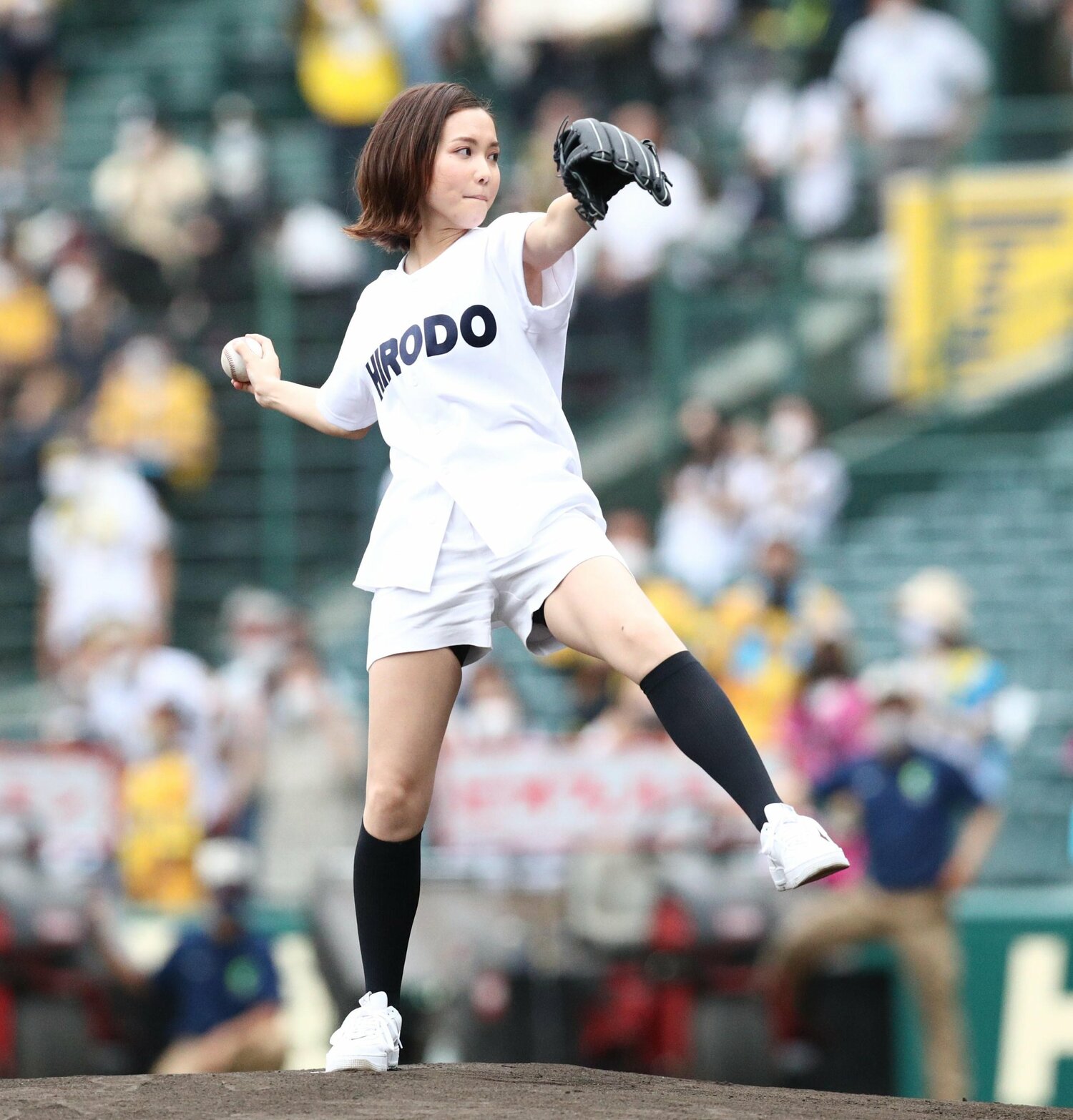 2021年には始球式も。“キャッチャー古田”に向かって堂々とした投球を披露した　©︎Sankei Shimbun