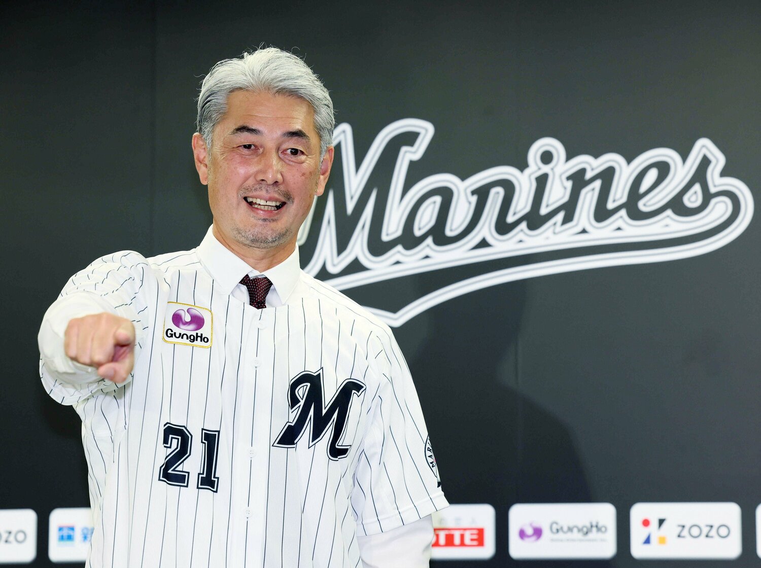 監督としての背番号は現役時代にも着けていた「21」　©JIJI PRESS