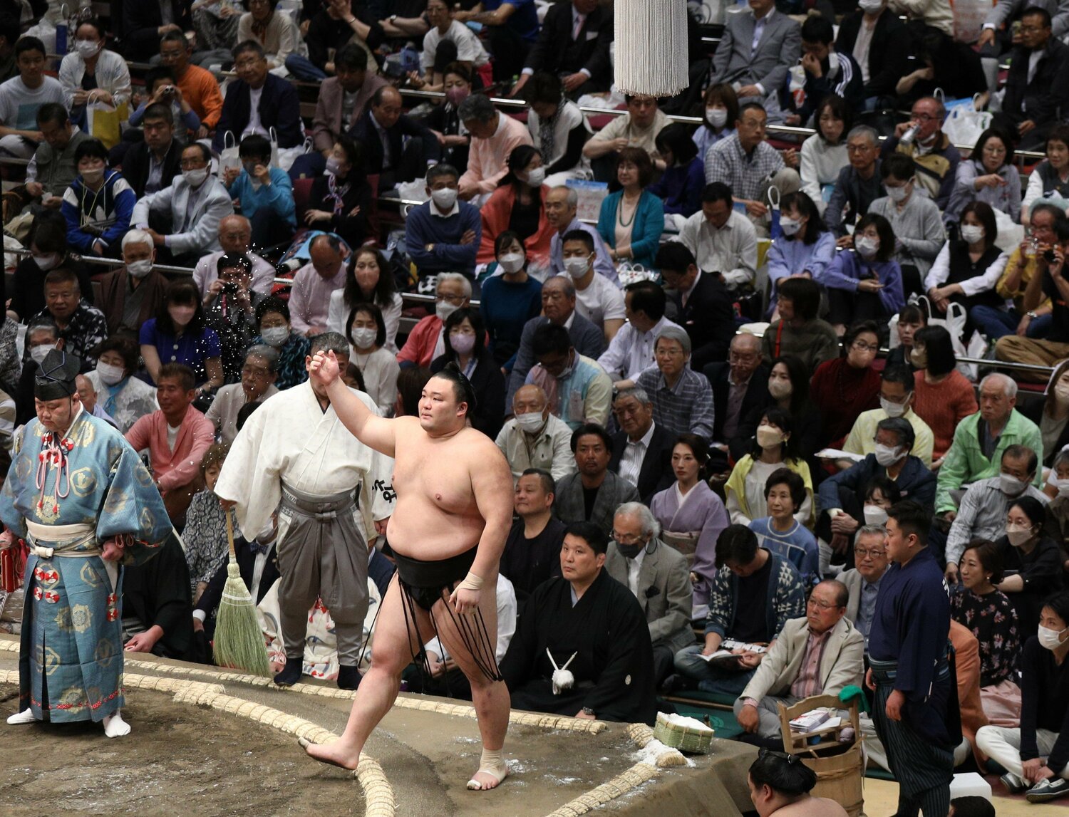夏場所初日、幕内に復帰した朝乃山にファンの熱い視線が注がれた　©JIJI PRESS