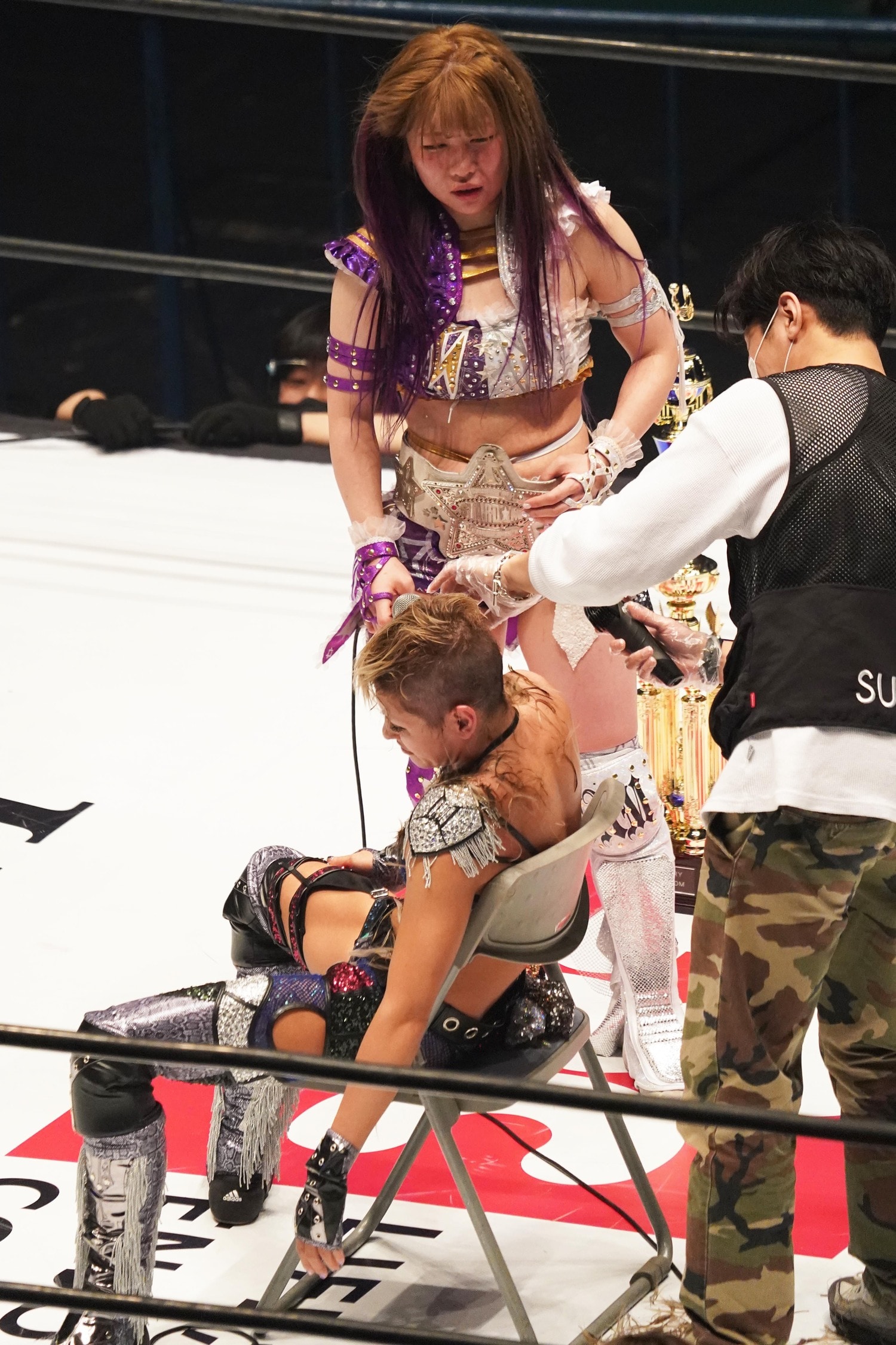 2021年3月3日、中野たむとの「髪切りマッチ」に敗れてバリカンを入れられるジュリア