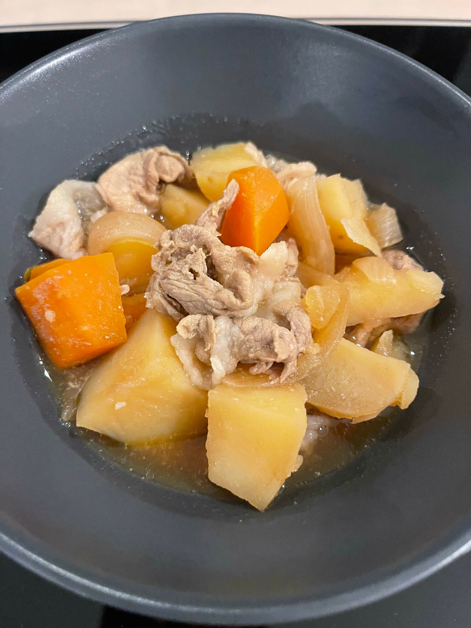 「夫の好きな料理は肉じゃがみたいです」大場さんの自作料理 （写真=本人提供）