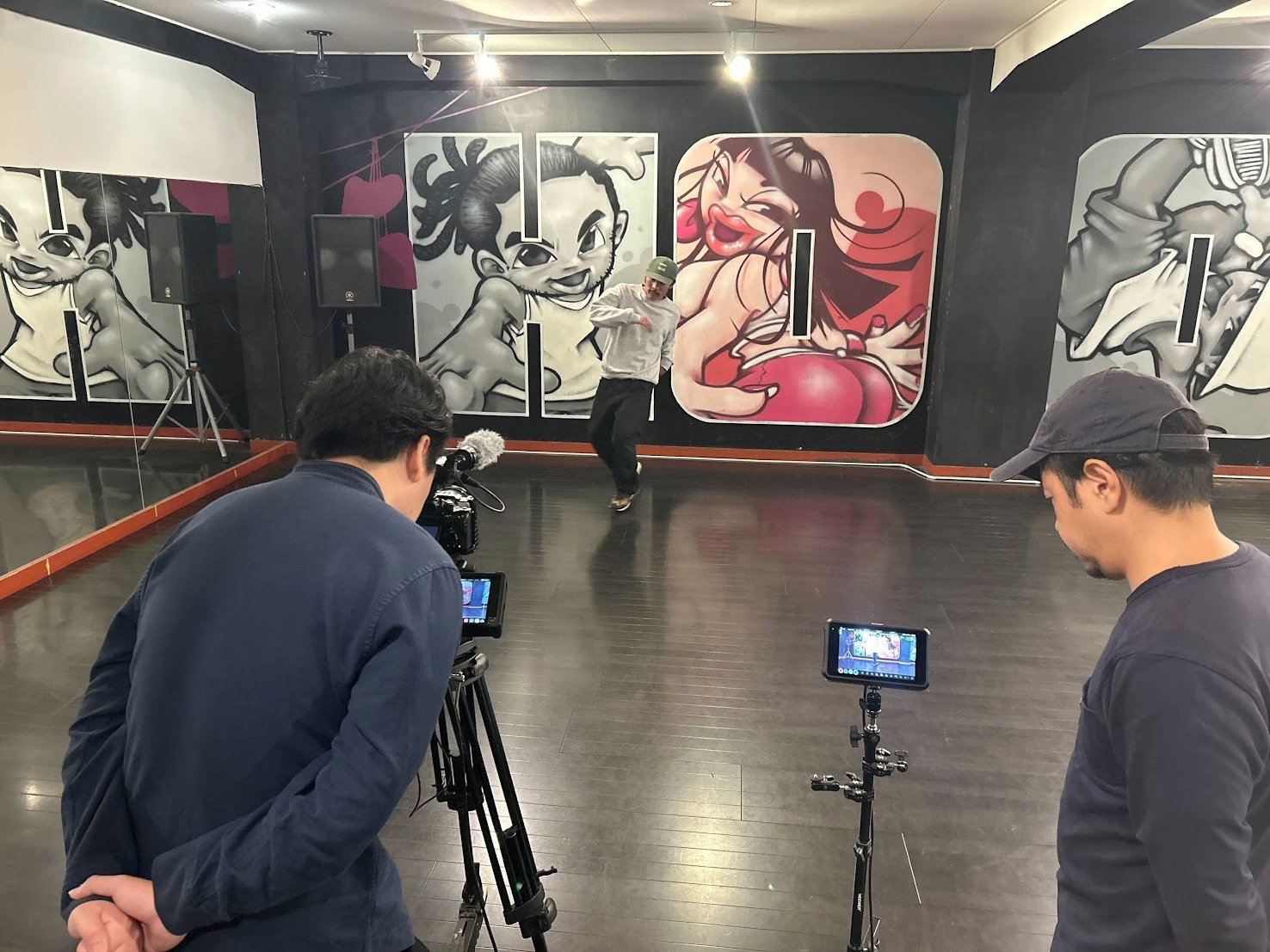 お手本動画の撮影にはプロも参加。小中学校の必修科目に導入された影響もあり、ダンスでの活用が増えているという