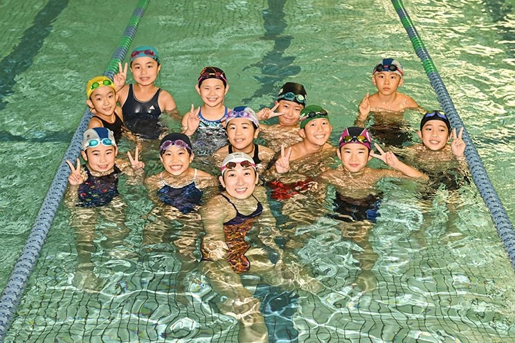 レッスンの最後にはグループに分けた参加者たちとサプライズで記念撮影