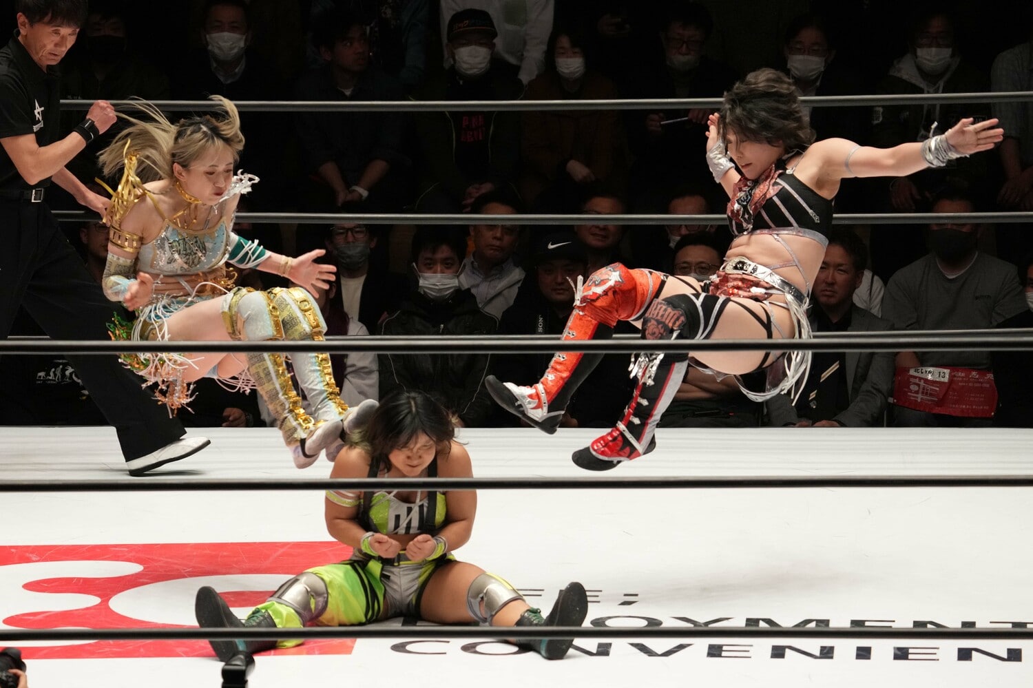 上谷との連携攻撃を決める　©Essei Hara