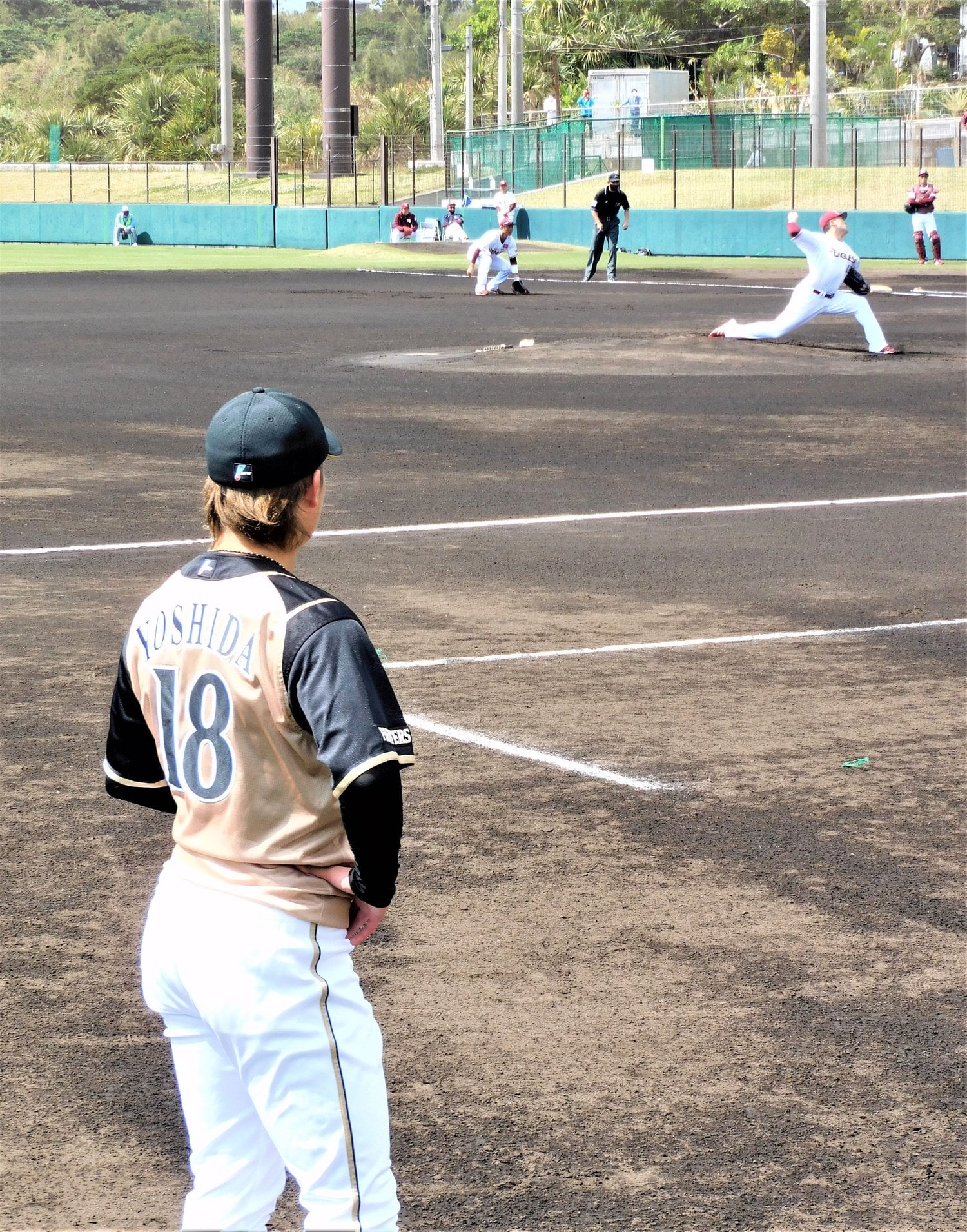 楽天との練習試合では、田中将大投手との投げ合いが実現。投球練習の合間に田中の投球に熱視線を送った