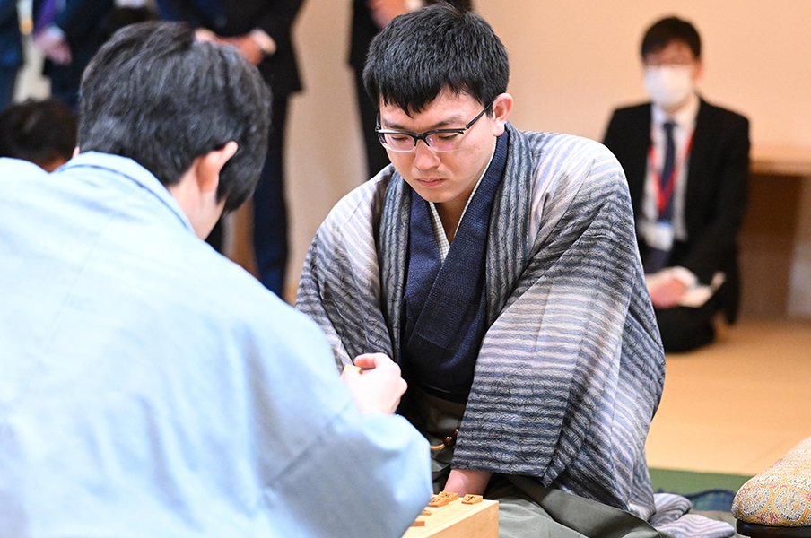「2年前なら…でも今は藤井さんに追いつけてません」永瀬拓矢32歳、藤井聡太22歳との実力差を包み隠さず語る「準備の差としか言いようが」<Number Web> photograph by Keiji Ishikawa