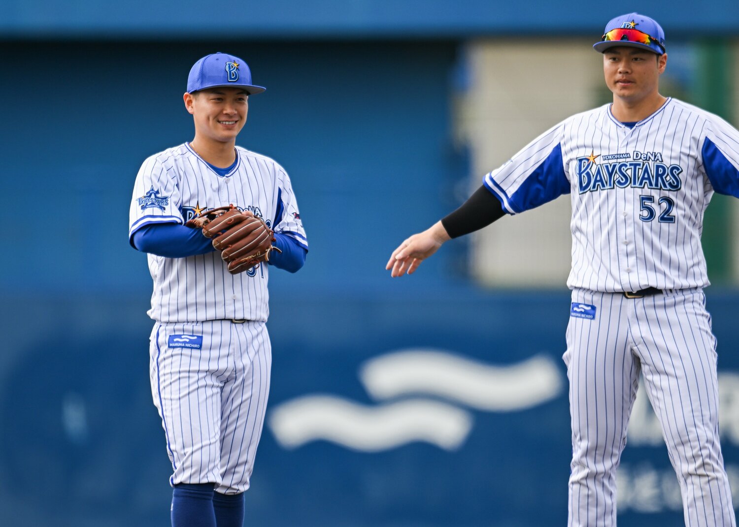 柴田と細川成也（春季キャンプにて）　©Nanae Suzuki