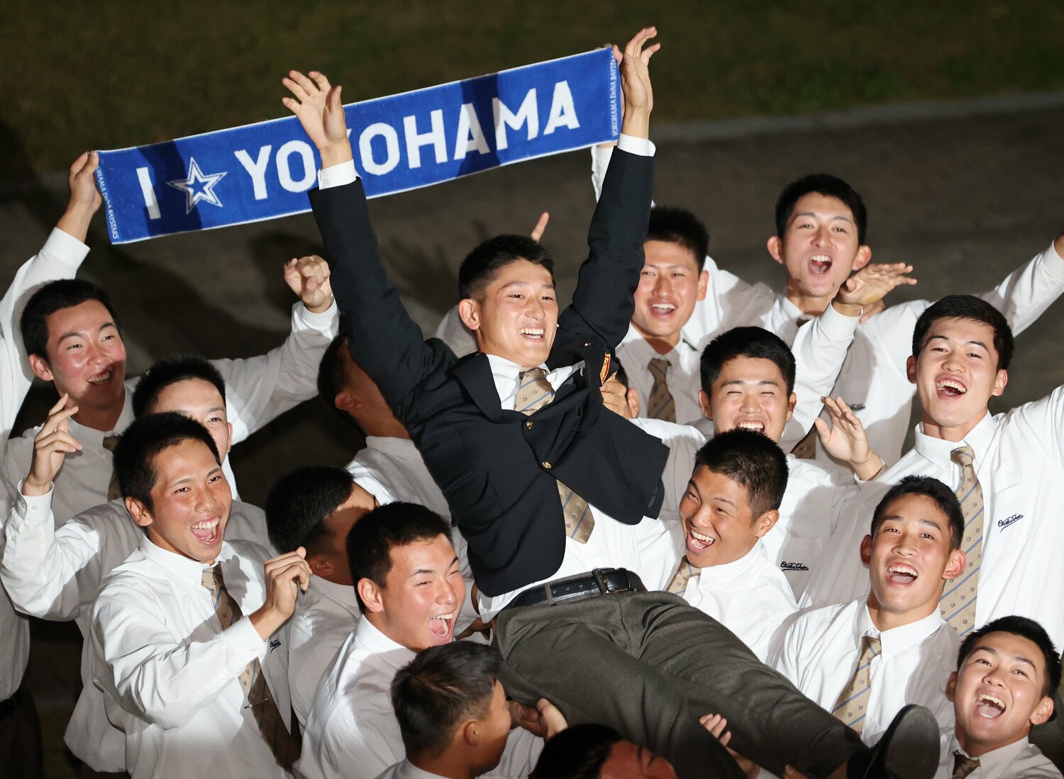 DeNA1位・松尾汐恩（大阪桐蔭高／捕手）。高1秋から捕手にコンバートされ、常勝軍団を攻守で支えた　©︎JIJI PRESS