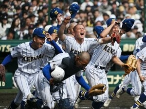 甲子園初優勝の健大高崎キャプテン“覚悟の本音”「僕らは五厘刈りで優勝できた」昭和っぽい野球か、スマートな野球か…その議論を超えた日