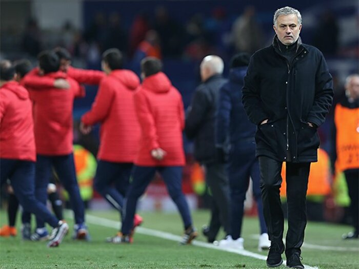 伏兵セビージャにCLベスト16で敗退。マンUモウリーニョは賞味期限切れ？＜Number Web＞ photograph by Getty Images