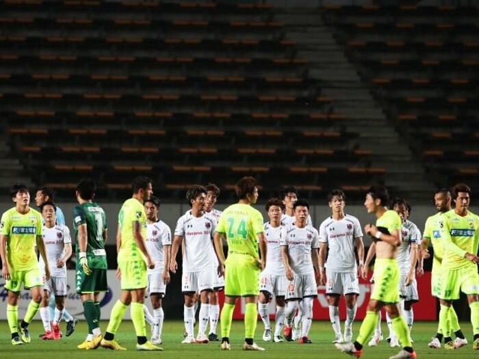 J再開！千葉vs.大宮の現地取材詳報。非日常の迫力と音、喝采なき初得点。＜Number Web＞ photograph by Tsutomu Takasu