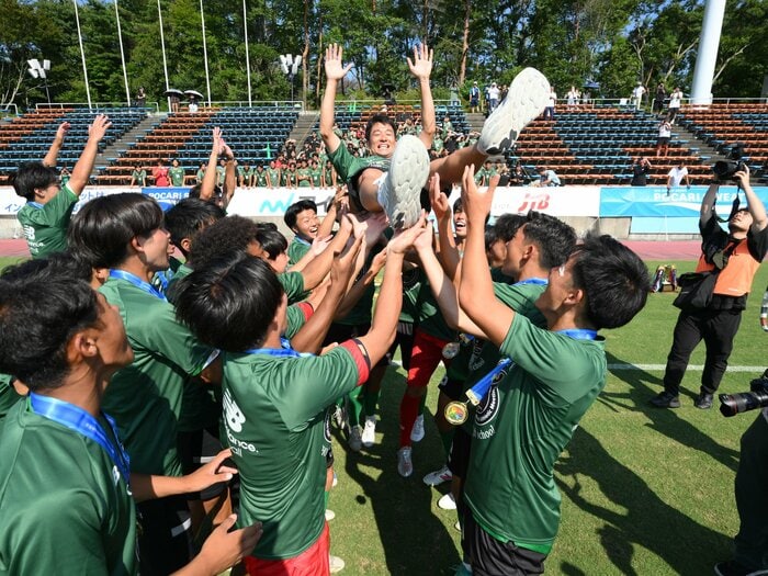 「監督は隙あらばボールを蹴っている」44歳玉田圭司は“全盛期”を知らない高校生に何を伝えているのか？ 同級生たちと追う“第二の青春”＜Number Web＞ photograph by JFA/AFLO