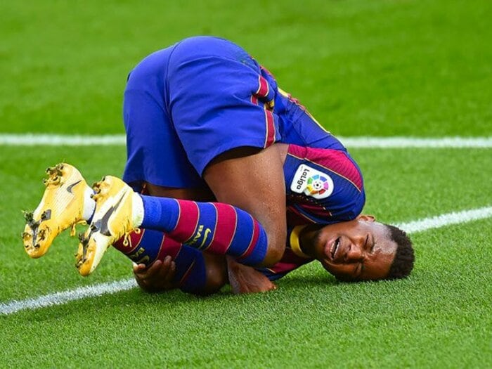 専門医が警鐘…“膝の大ケガとスパイク”の関連性とは　バルサ新星17歳ファティも全治3カ月＜Number Web＞ photograph by Getty Images