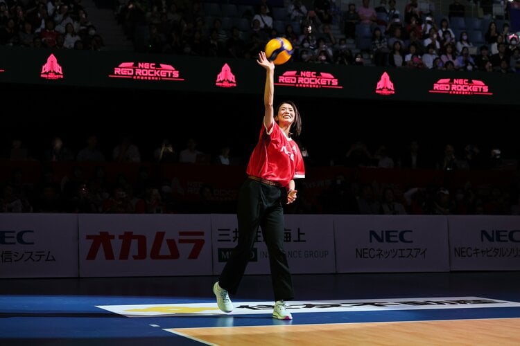 NECレッドロケッツ川崎　古賀紗理那　引退記念ユニフォーム NECレッドロケッツ川崎 古賀紗理那 引退記念ユニフォーム NEC