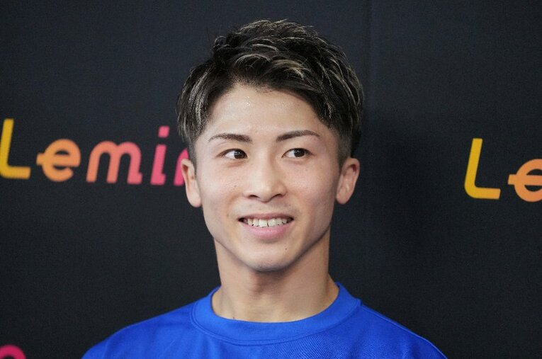 7月15日、公開練習のフォトセッションで笑顔を浮かべる井上尚弥。ボクシングカメラマンの福田直樹氏に、歴史的な一戦を展望してもらった ／ photograph by Naoki Fukuda