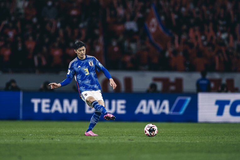 落ち着いてボールを回す谷口彰悟　©Kiichi Matsumoto/JMPA