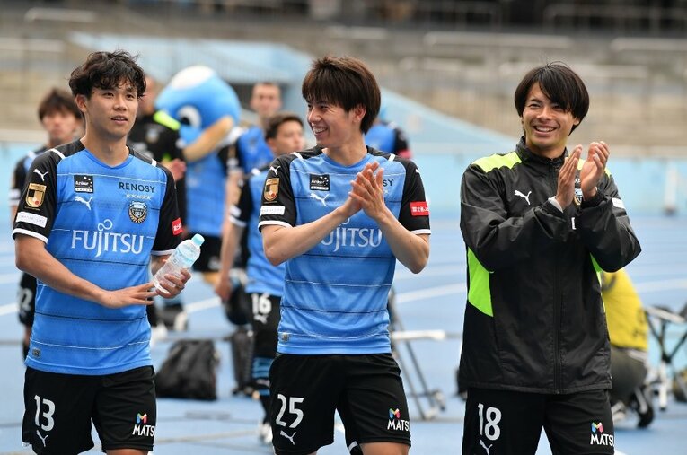 （左から）山根、田中、三笘など鬼木監督がフロンターレで指導した選手の多くが日本代表でW杯を戦う。「楽しんでほしい」とエールを送った　©J.LEAGUE