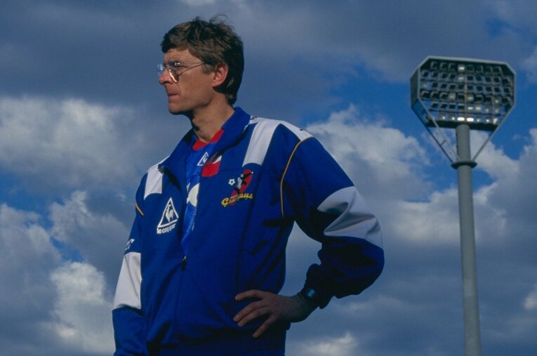 名古屋グランパス監督時代のアーセン・ベンゲル。西ヶ谷隆之が指導を受けたのはプロ1年目の短い期間だったが、同監督の哲学は今も指針になっている ／ photograph by Naoya Sanuki