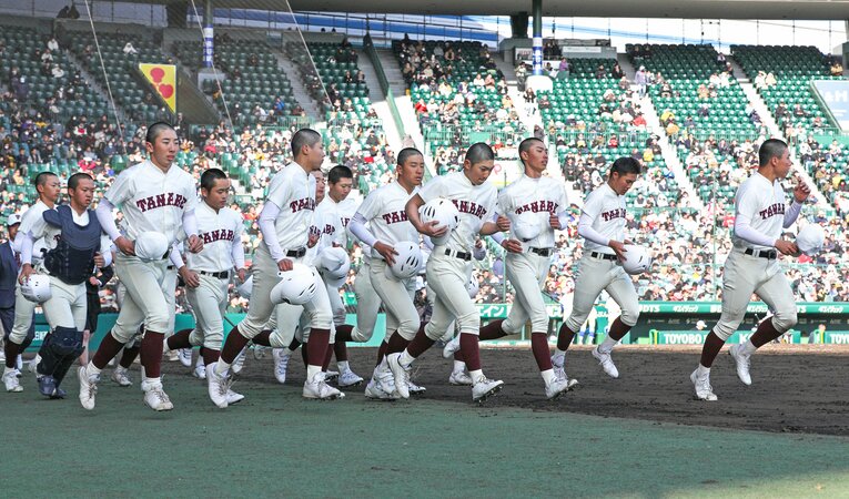 惜しくも星稜に敗れるも大善戦を見せた田辺ナイン　©JIJI PRESS