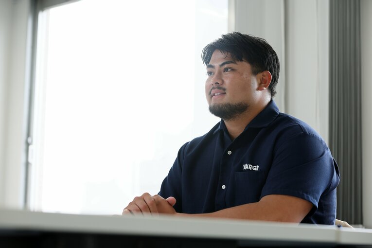 アマチュア相撲の頂点からアメフト転向まで…インタビューに答える花田　©Shigeki Yamamoto