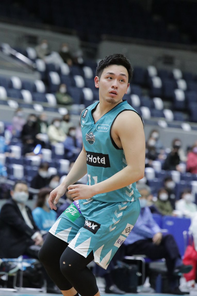 久保田は福岡出身、折尾愛真高から九州共立大学へ進学し、昨年1月、特別指定選手としてハンナリーズに。1試合平均で出場時間11分20秒、2.1得点、1.6アシスト（3月31日現在） ©B.LEAGUE