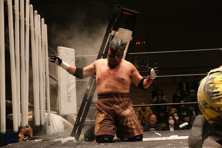 蛍光灯で殴り合い、大流血して…メキシコ人デスマッチファイター「もっと日本にいたい」ビオレント・ジャックの切実な思い「外国人がって…でも、ここがオレの家」(91)