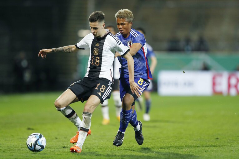 「CLやELに出ているドイツ有望株のフィジカルに負けず…」パリ世代日本代表を撮って感じた“肉体とハートの充実ぶり”(59)