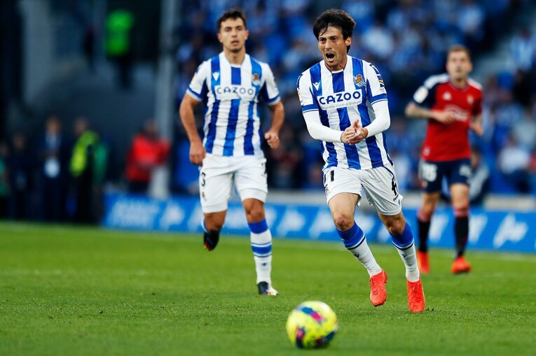 「TAKE 14」ユニ少年の期待に応えて…前髪イメチェン久保建英のW杯後ソシエダ初戦「ゴールへの気迫＋守備」を撮った〈写真多数〉(25)