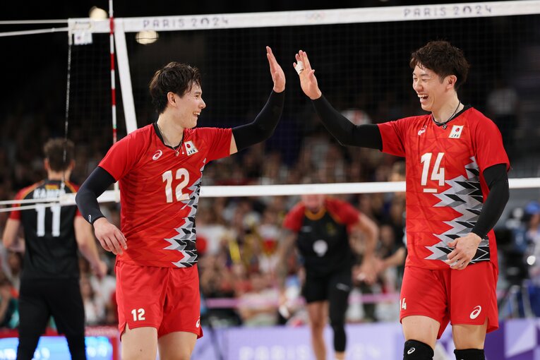 高橋藍、石川祐希（パリ五輪 ドイツ戦）©︎Kaoru Watanabe/JMPA