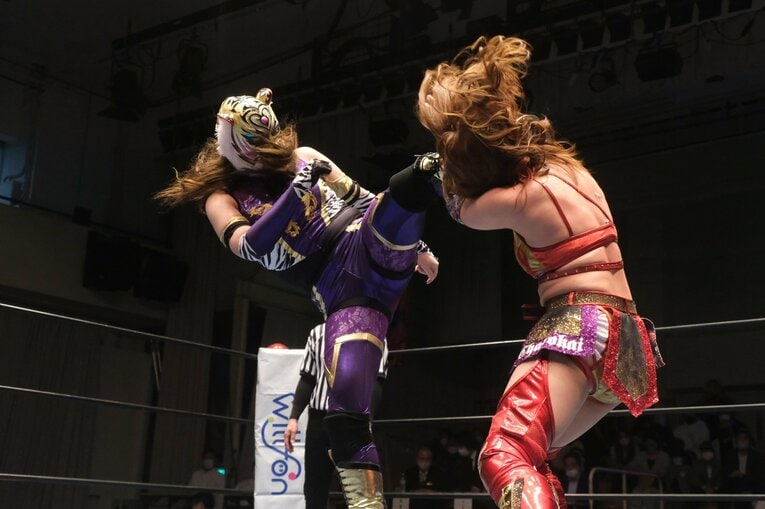 試合後“初肉声”は「悔しい」 タイガー・クイーンが6連勝も“必殺技なし”の大苦戦…好敵手たちとの“再戦”が今後のカギに？(24)