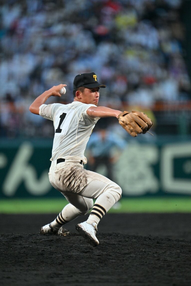 昨夏の甲子園で変則気味のフォームでベスト8まで進出した島根・大社高の馬庭優太　©Hideki Sugiyama