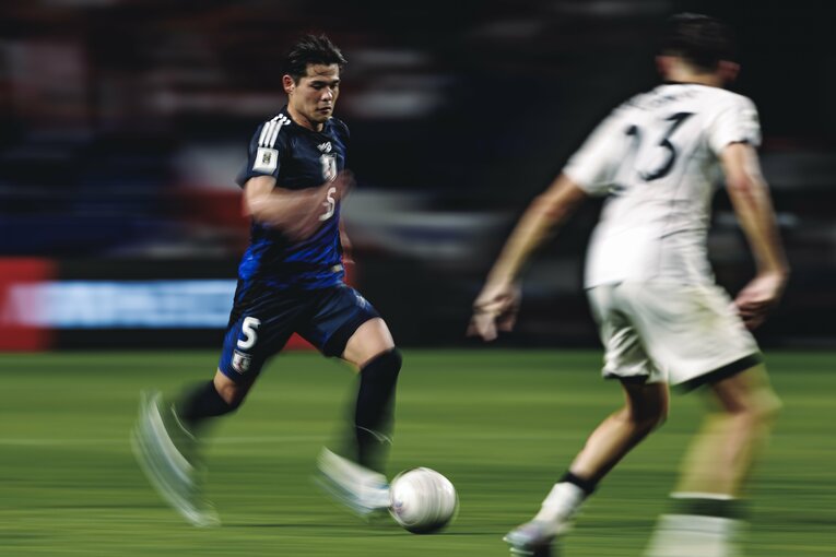 佐野の精力的な動きでボランチコンビの組み合わせに新たな可能性が見えたか　©Kiichi Matsumoto