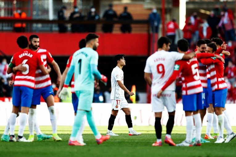 久保建英vsバルサがW杯イヤーのリーガ初戦… 年末の試合で見た「タケの身体の進化」と新星たちの奮起〈撮影者の視点〉(74)