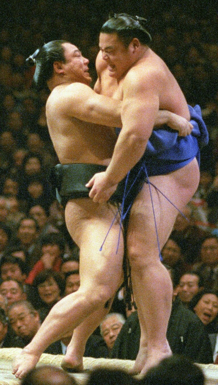 1986年初場所での千代の富士－北天佑　©Kyodo News