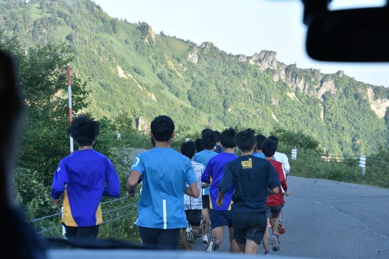 帝京大駅伝競走部、群馬・万座高原での夏合宿の様子 ／ photograph by Satoshi Wada