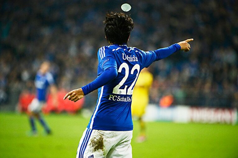 叫ぶ内田篤人、目を閉じる内田篤人。写真で振り返る「22番」の冒険記。(11) ／ photograph by Itaru Chiba