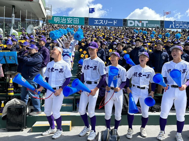 名物曲『西部警察PART-II』で盛り上がる、関東一野球部　©Yukiko Umetsu