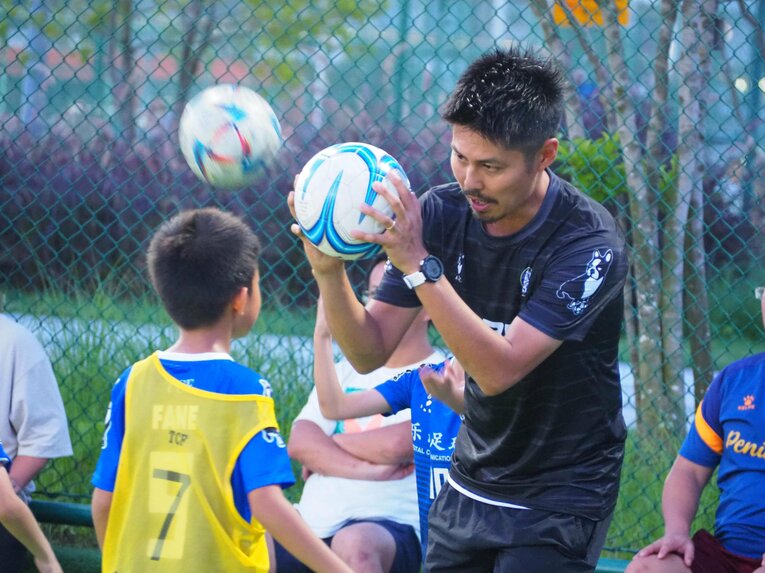 「子どもが風邪をひいたらどうするの？」元Jリーガーが語る、中国での育成の難しさ…オシムチルドレンはなぜ中国でサッカーを教えるのか？(5)