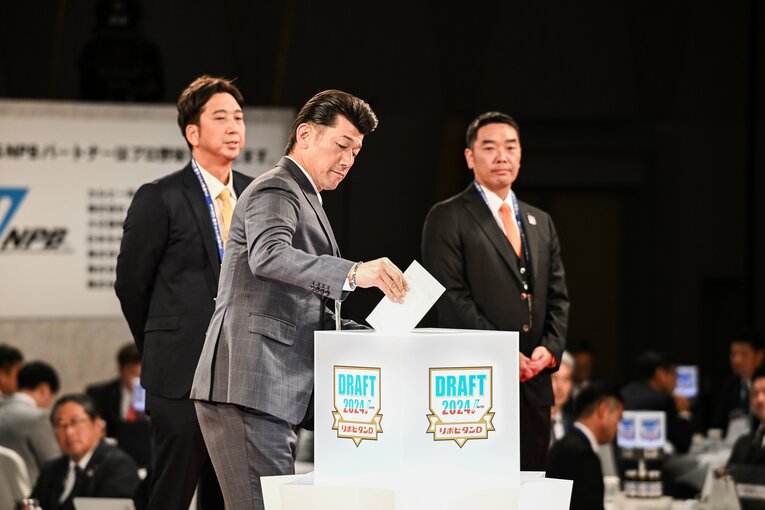 【2024ドラフト会議】続いて三浦監督　©︎Nanae Suzuki