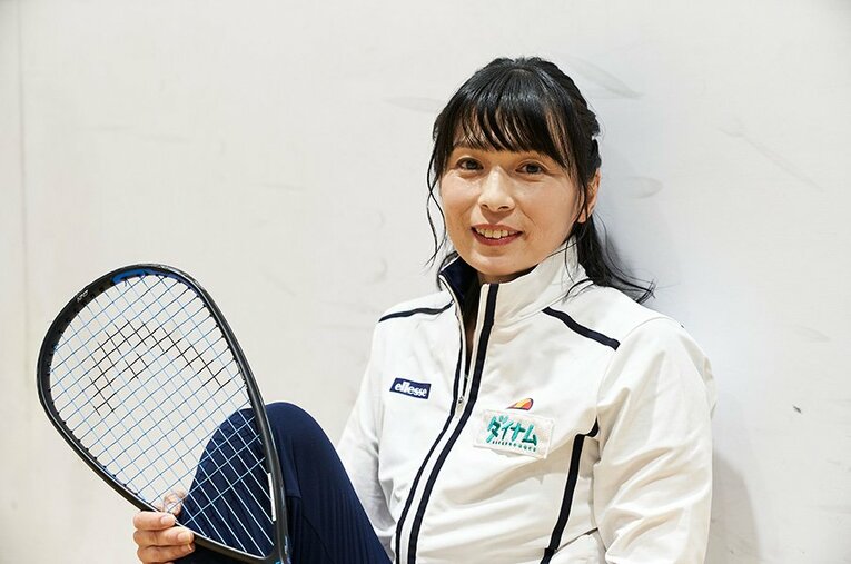 日本初のプロ選手で全日本選手権4回優勝の松井千夏が、スカッシュの楽しく奥深い世界を語る(1) ／ photograph by Yuki Suenaga