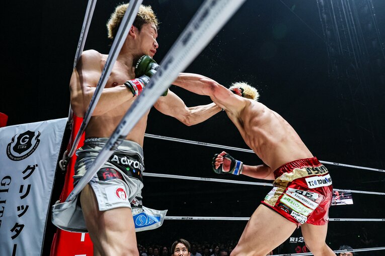 鈴木千裕のパンチにカウンターの左フックを合わせる朝倉未来　©RIZIN FF Susumu Nagao