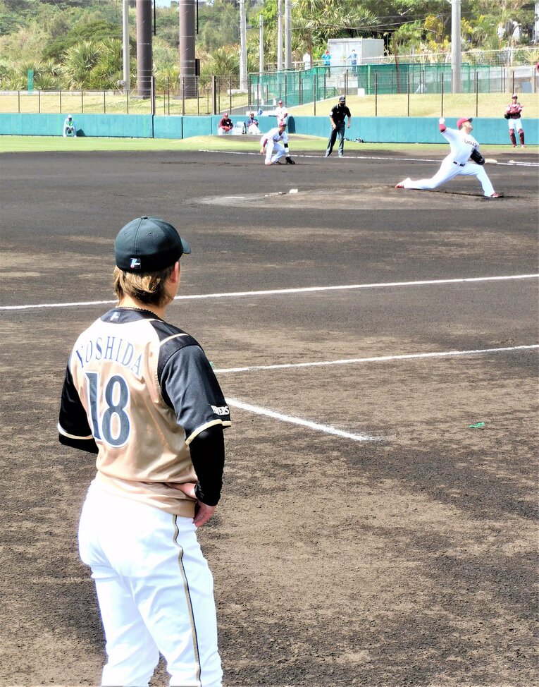 楽天との練習試合では、田中将大投手との投げ合いが実現。投球練習の合間に田中の投球に熱視線を送った