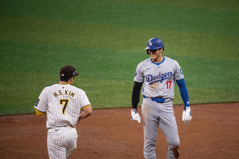 韓国選手と談笑　©Nanae Suzuki