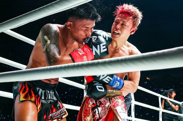 悪夢にうなされ、不安と格闘しながらラストマッチで圧巻のパフォーマンスを見せた武尊。一方、敗れたロッタンには“異変”があった ／ photograph by ONE Championship Susumu Nagao