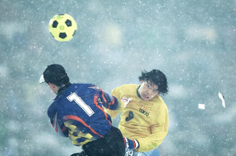 伝説となった1997年度の東福岡vs帝京「雪の決勝」。帝京は金杉のゴールで先手を取ったが…… ／ photograph by Kazuaki Nishiyama