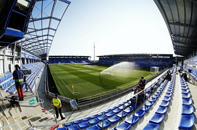 代表復帰・岡崎慎司がスアレスと熱い握手＆ウエスカを鼓舞！ vs.アトレティコ新着写真を見る(2)